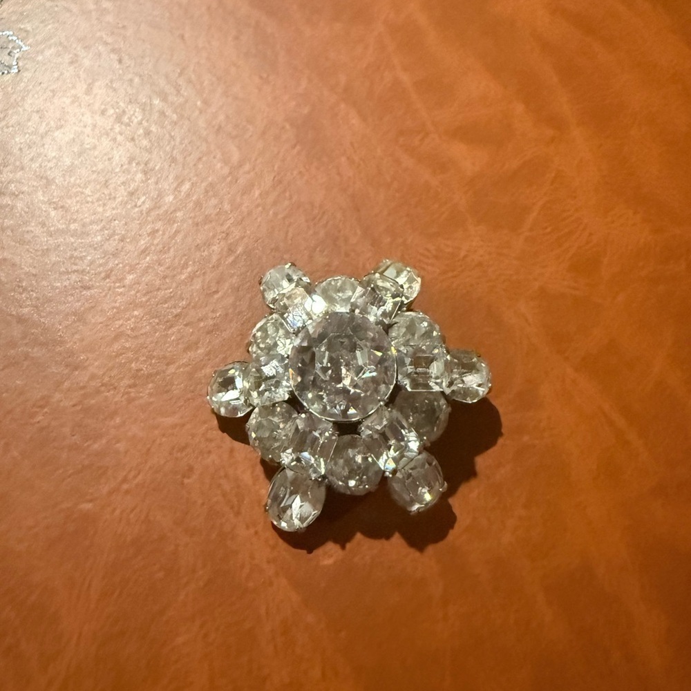 Vintage Signed KRAMER Silvertone Clear Rhinestones Pin Brooch